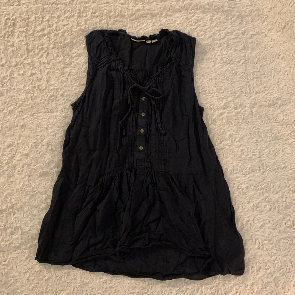 Flowy navy tank with buttons and tie details